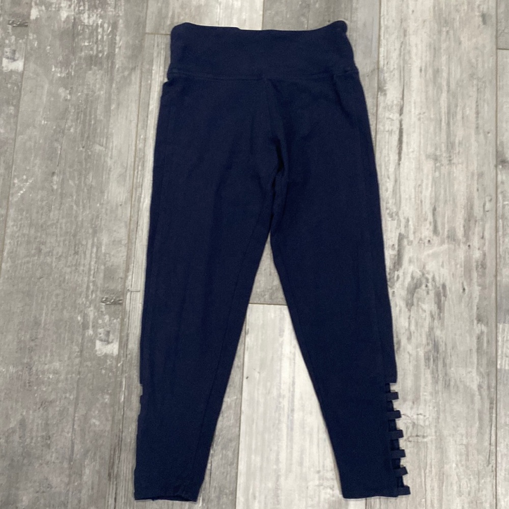 VICTORIA SECRET SPORT Navy Blue Capri Leggings with Ribbon Detail, Size XS